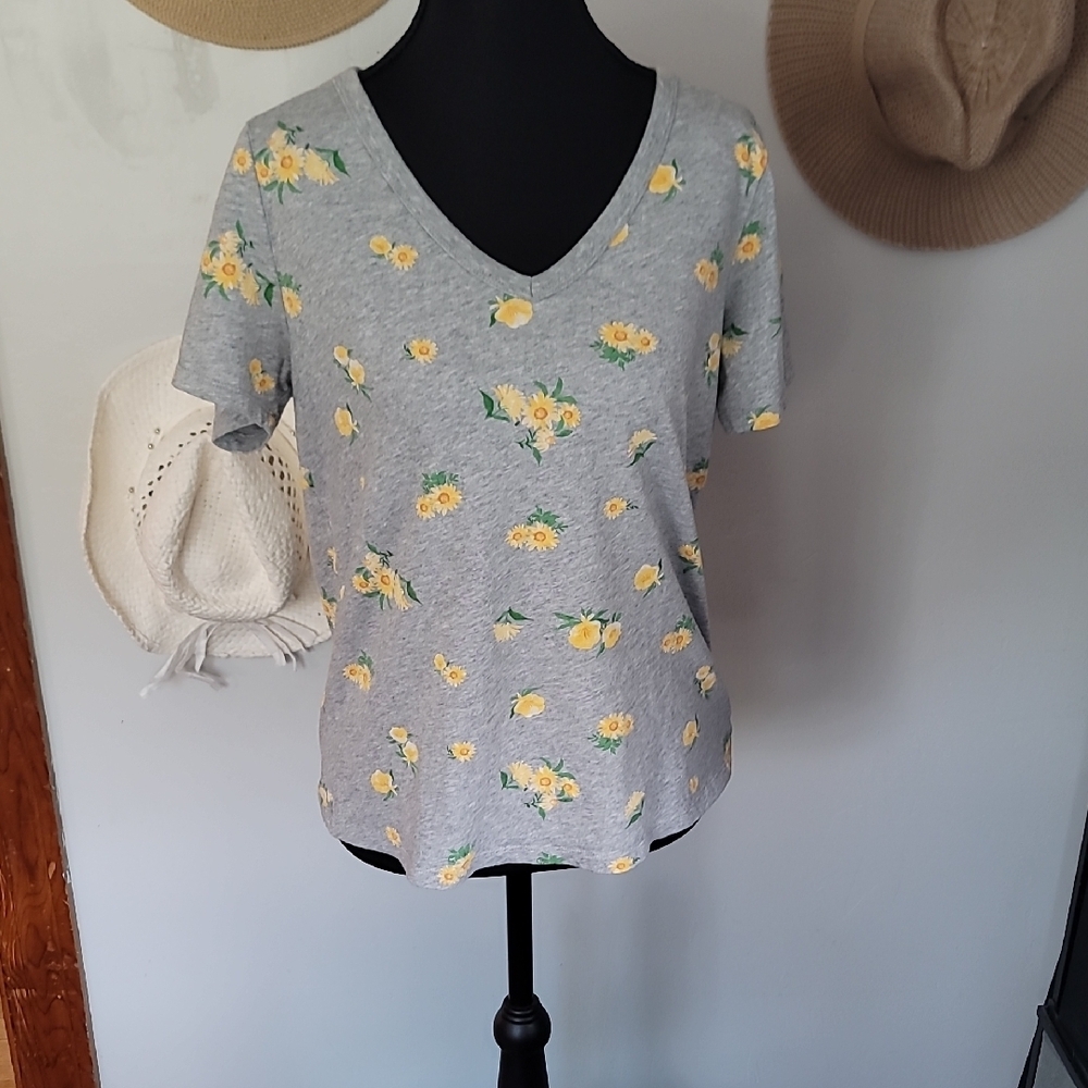 Old Navy Gray Floral Short Sleeve Tee